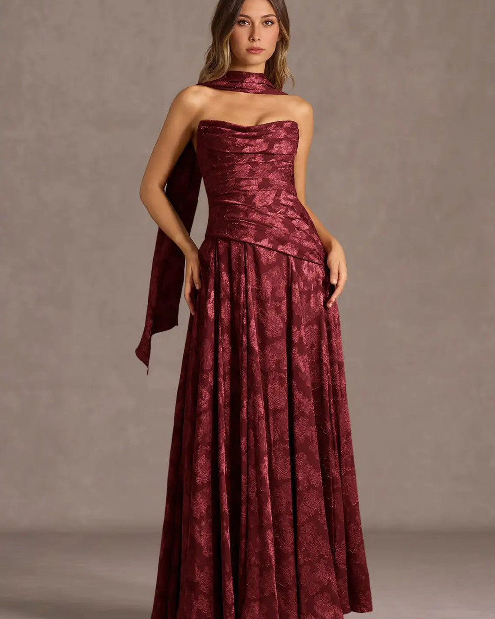 Gabriela Weinrotes Maxikleid Lang