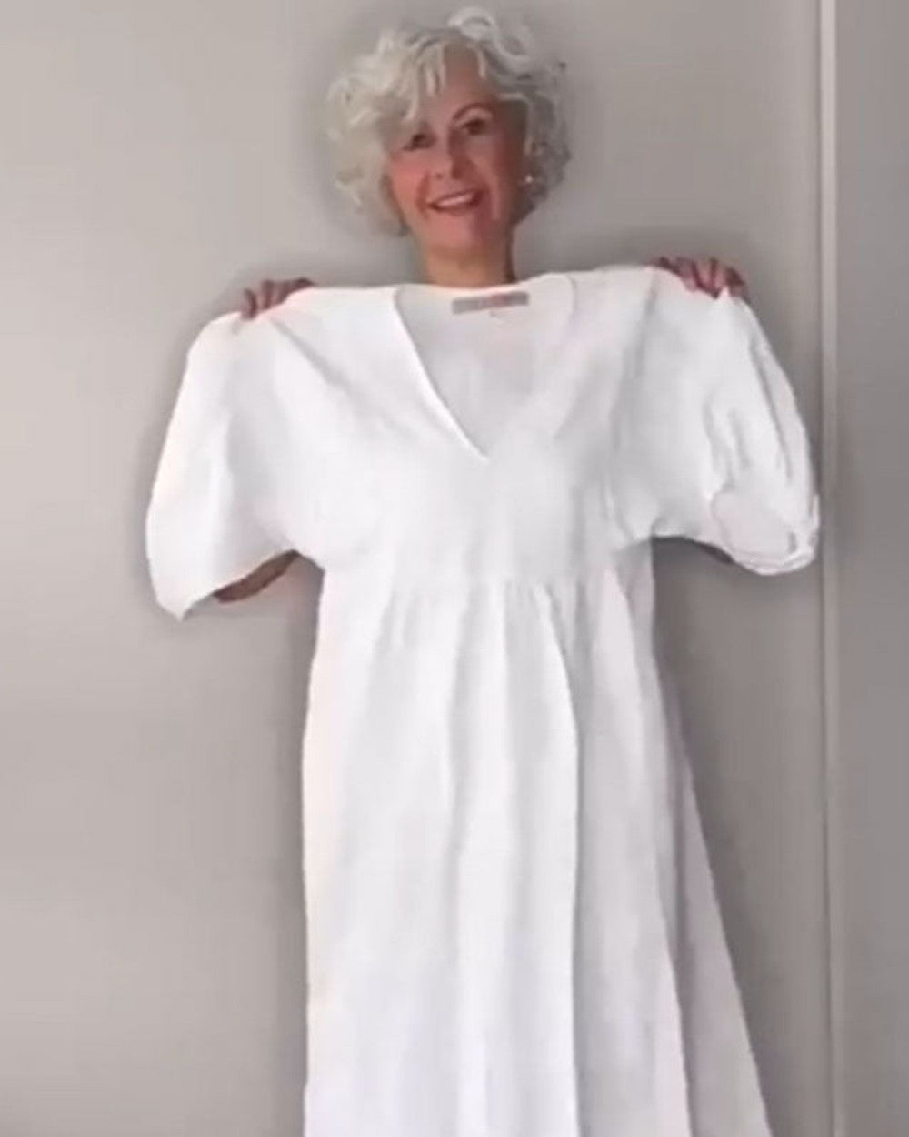 Wylla Bequemes Schickes V-Ausschnitt Kleid