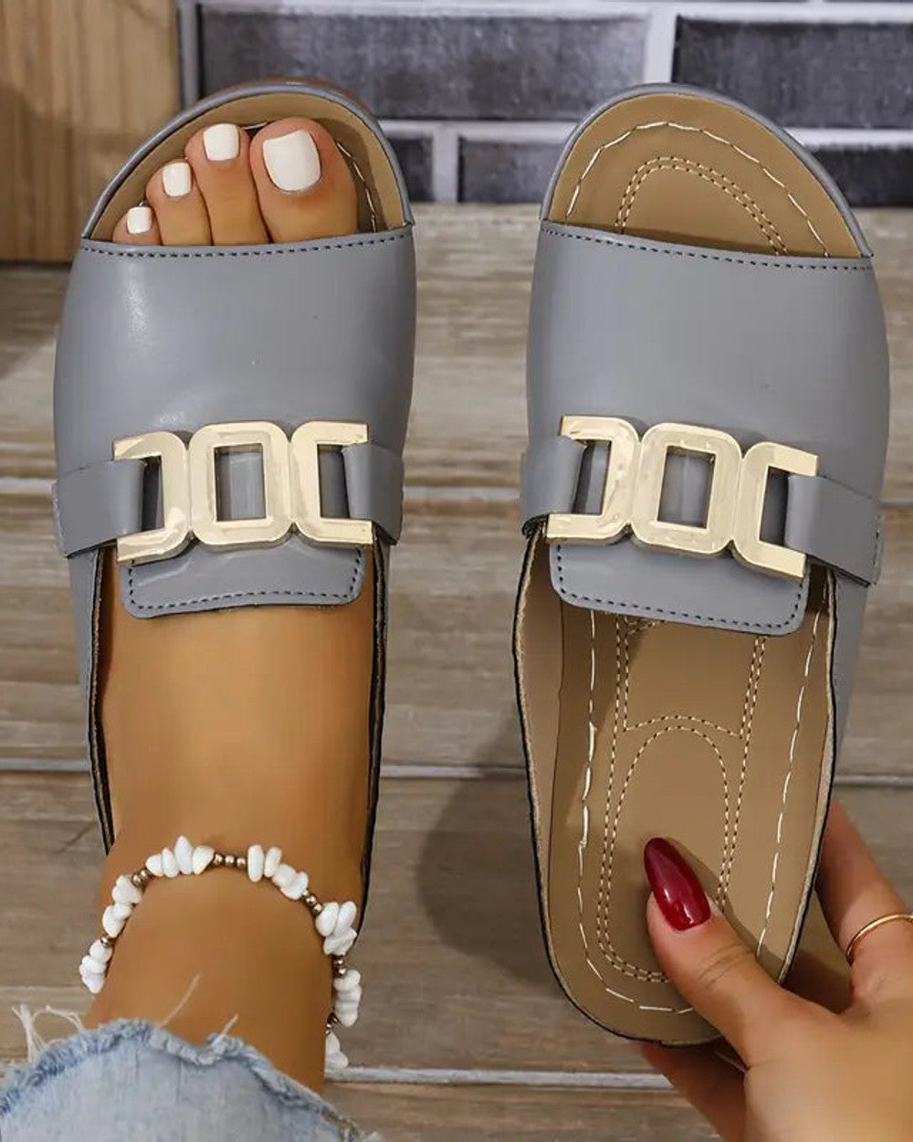Skylar Flache Sandalen mit Schnalle