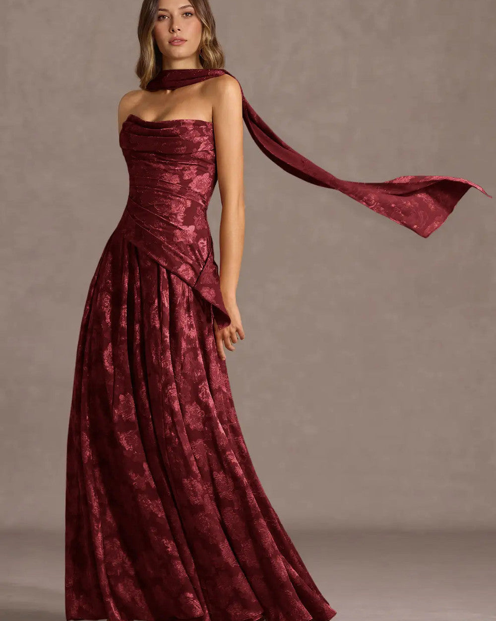 Gabriela Weinrotes Maxikleid Lang