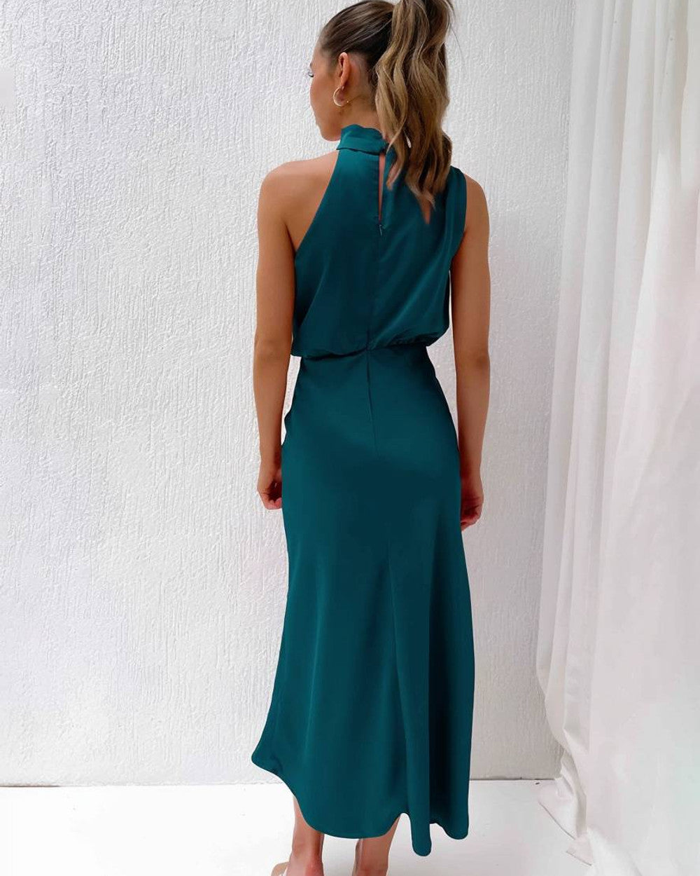 Lena Langes Abendkleid Neckholder Satin