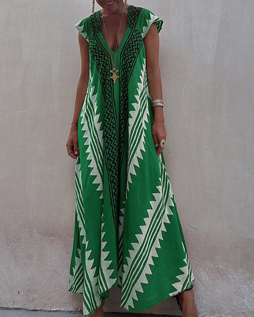 Lena Langes Strandkleid mit Ethno-Muster