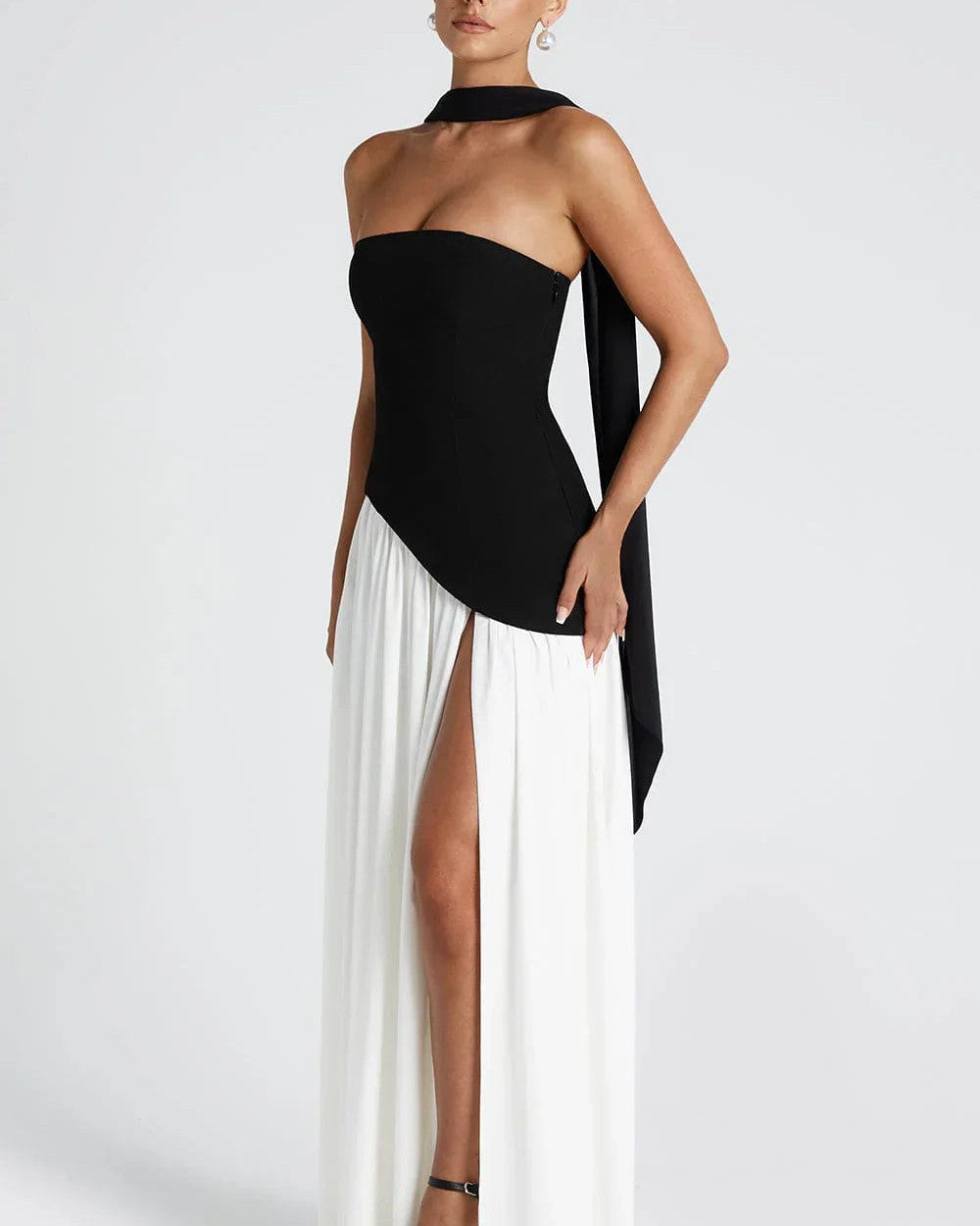 Alina Langes Korsett Abendkleid Schlitz