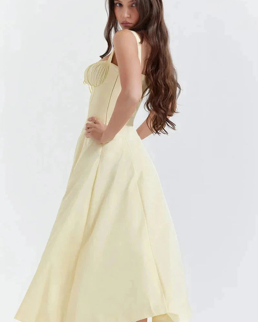Linsay Elegantes Schnürkleid mit Schlitz