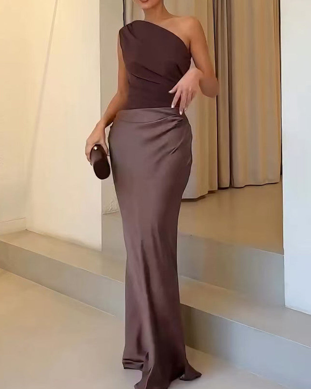 Anita Schulterfreies Faltenkleid Lang