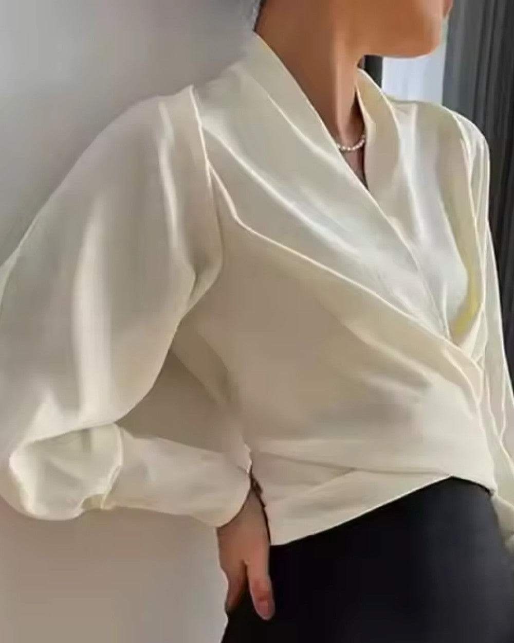 Emma Bluse Puffärmel V-Ausschnitt