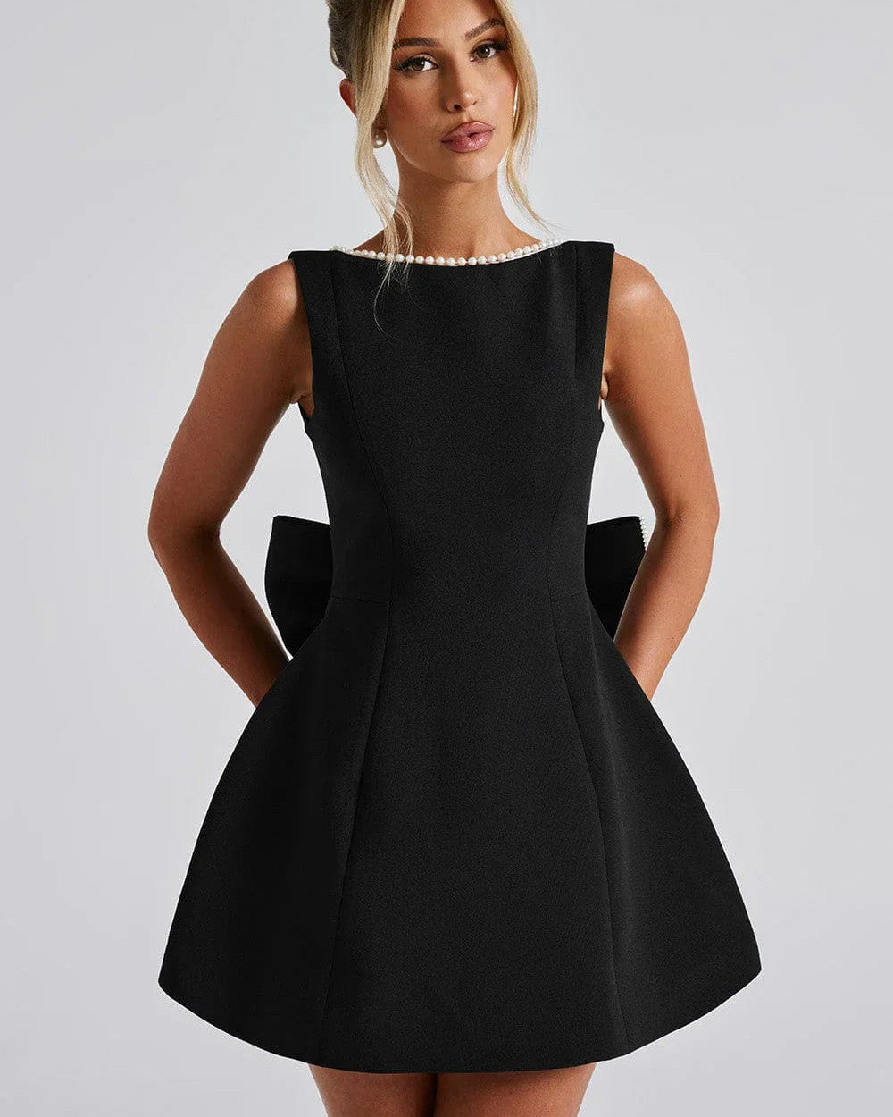 Lena Kurzes Kleid Schleife Rücken
