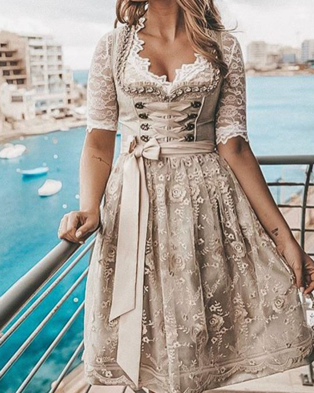 Heidi Traditionelles Dirndlkleid Schnürmieder