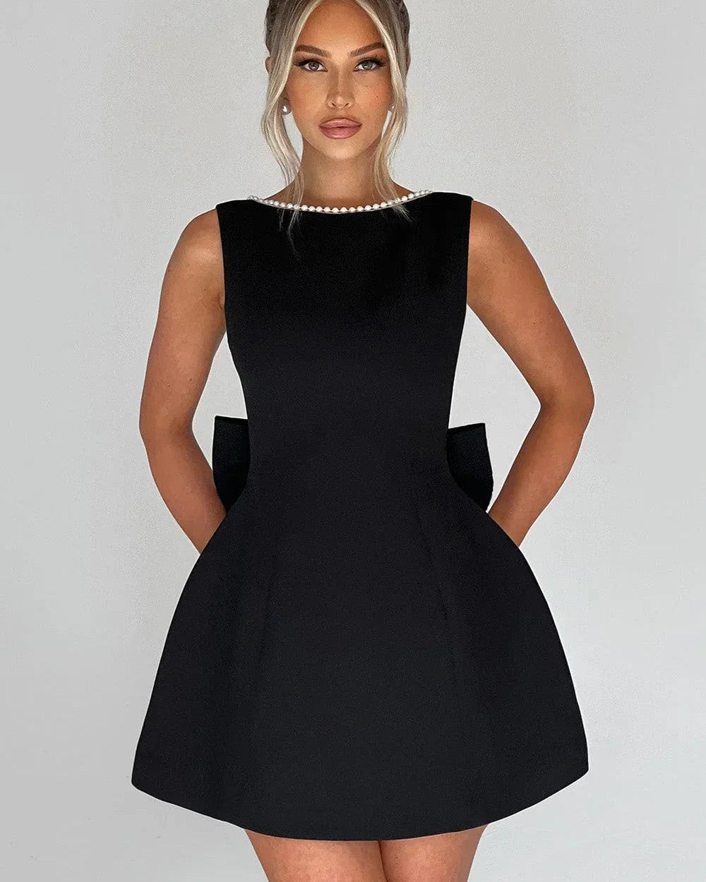 Lena Kurzes Kleid Schleife Rücken